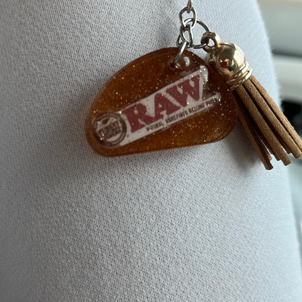 ~Handmade Raw sparkling resin keychain~